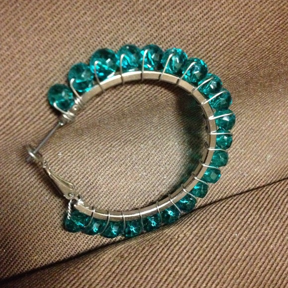 🚫SOLD🚫Teal beaded hoop earrings - Picture 1 of 2