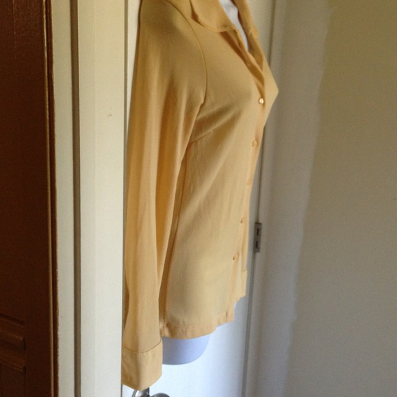 ‼️$10‼️ Yellow Blouse - Picture 3 of 4