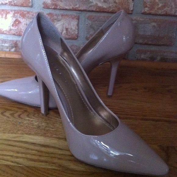 💝SOLD💝Nude BCBG Pumps - Picture 2 of 3