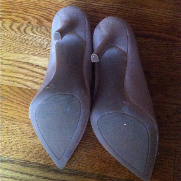 💝SOLD💝Nude BCBG Pumps - Picture 3 of 3