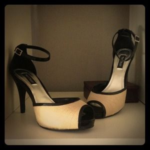 Just Reduced!  WHBM Natural Raffia/Patent Heel