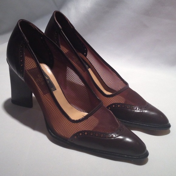 Authentic Fendi classic leather spectator heels