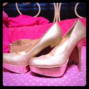 Gold glitter pumps