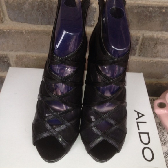 Black leather n mesh wedges heels - Picture 3 of 4