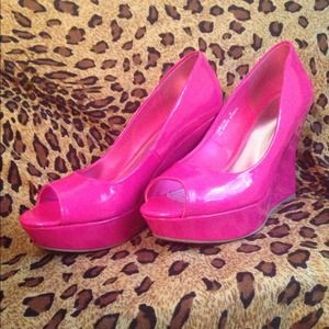 Platform, peep toe wedges 💋