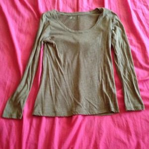 Long sleeved tee shirt