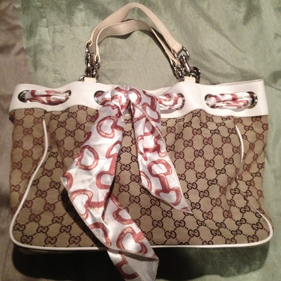 ****bundle with LV wallet for @kim11882