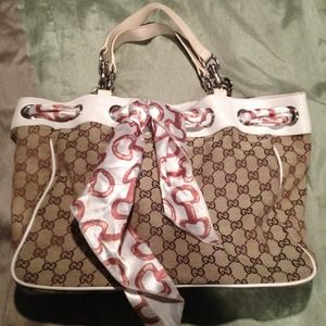 ****bundle with LV wallet for @kim11882