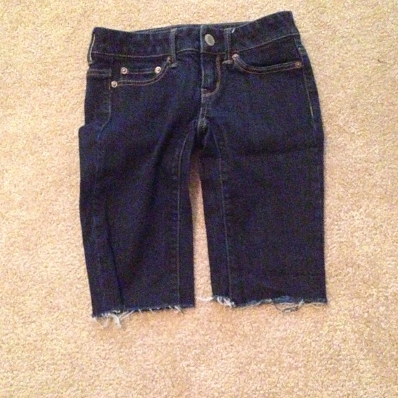 3 quarter length American Eagle shorts.