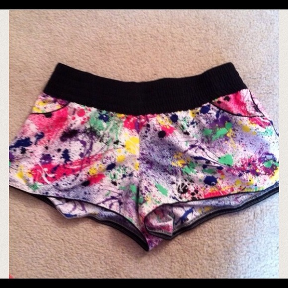 🚫TRADED🚫Graffiti shorts