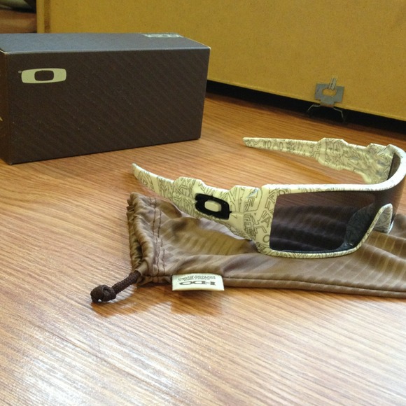 Black and white Oakley sunglasses with case