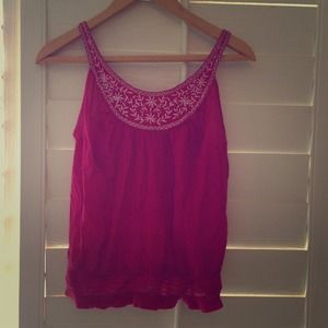 Rose sleeveless top with white flower stitching