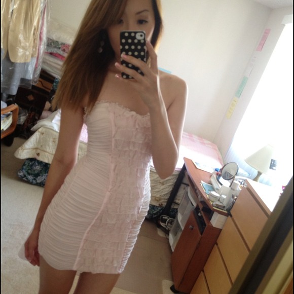 🔴SOLD🔴Bebe Light Pink Strapless Dress