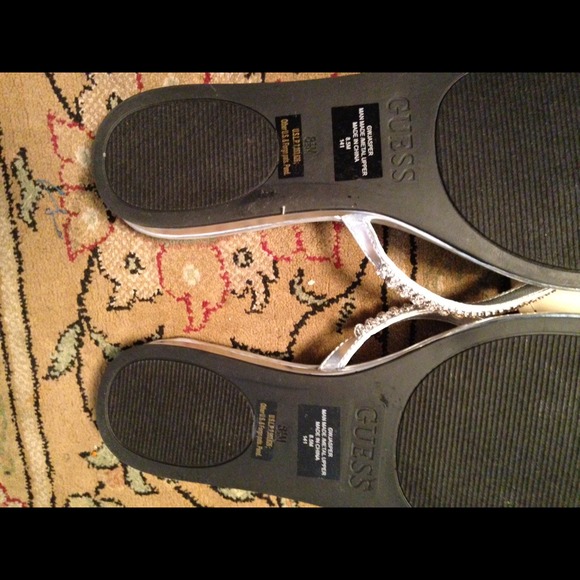 Guess jasper thong sandals SOLD!! - Picture 2 of 4