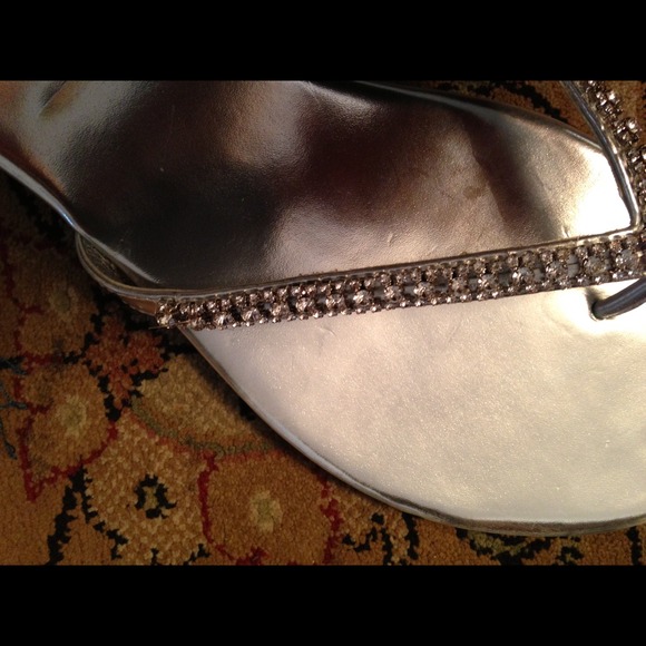 Guess jasper thong sandals SOLD!! - Picture 4 of 4