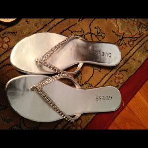 Guess jasper thong sandals SOLD!!
