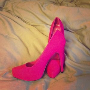 Adorable pink heels bundled with bangles for trade