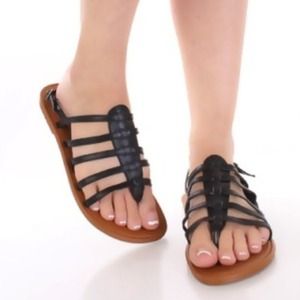 💢SOLD💢New black strappy sandals