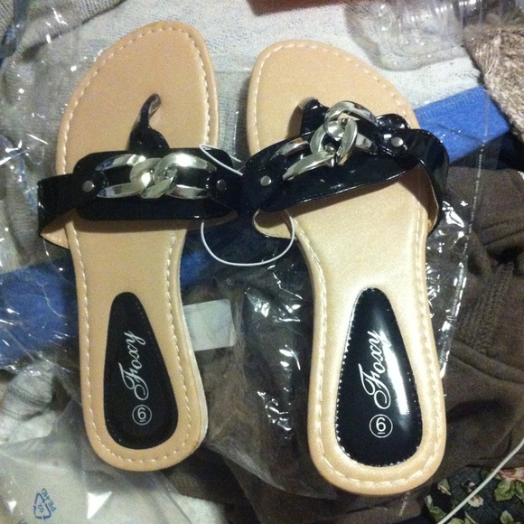❌SOLD❌New black flip flop sandals - Picture 3 of 3