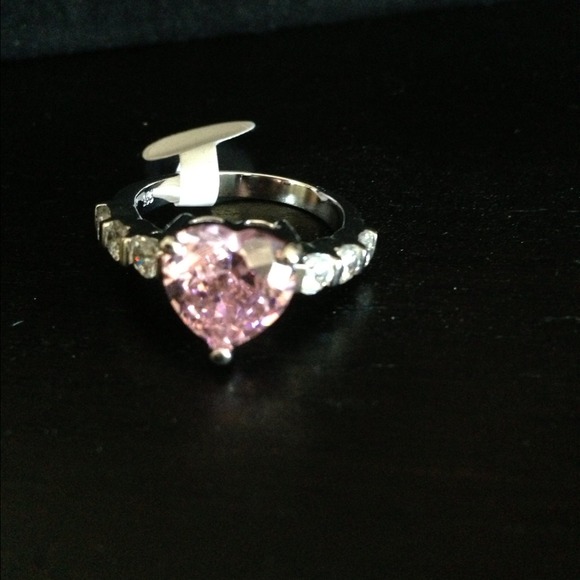 💕Pink Heart Solitaire ring💕 - Picture 2 of 4