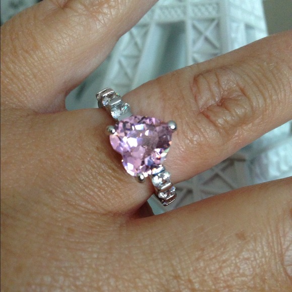 💕Pink Heart Solitaire ring💕 - Picture 3 of 4