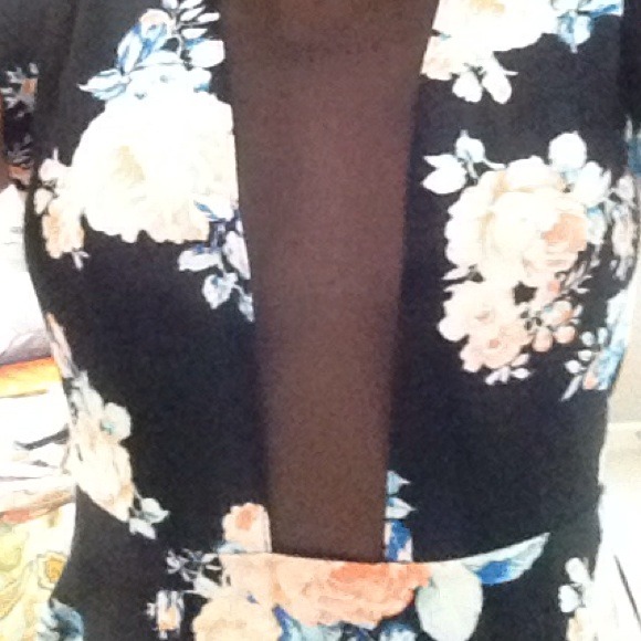 Sheer paneled floral skater dress - Picture 2 of 4