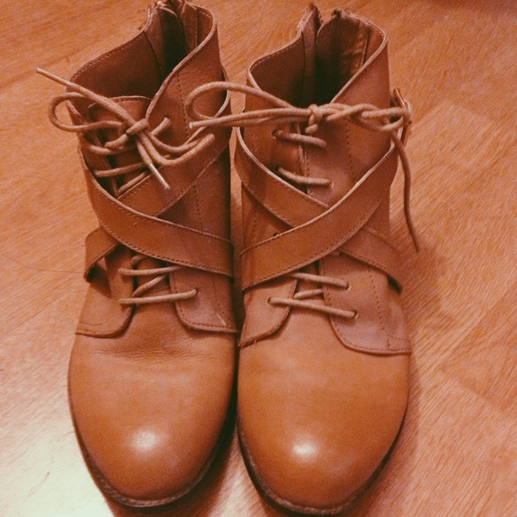 ⛔🚫🚫🚫SOLD! 🚫🚫🚫⛔(BUNDLED) UO BROWN ANKLE BOOTS - Picture 2 of 4