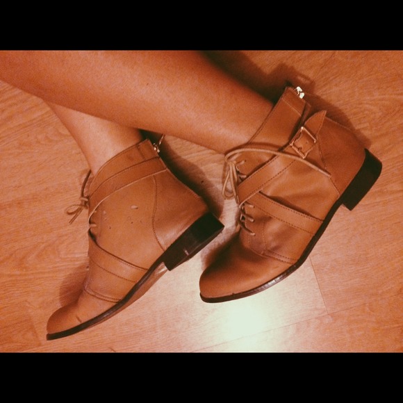 ⛔🚫🚫🚫SOLD! 🚫🚫🚫⛔(BUNDLED) UO BROWN ANKLE BOOTS - Picture 3 of 4