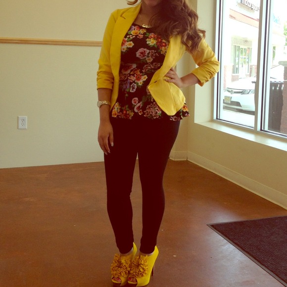 ✌✌SOLD✌✌Yellow blazer