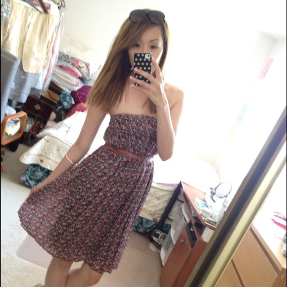 🔴SOLD🔴Strapless Floral Dress - Picture 3 of 4