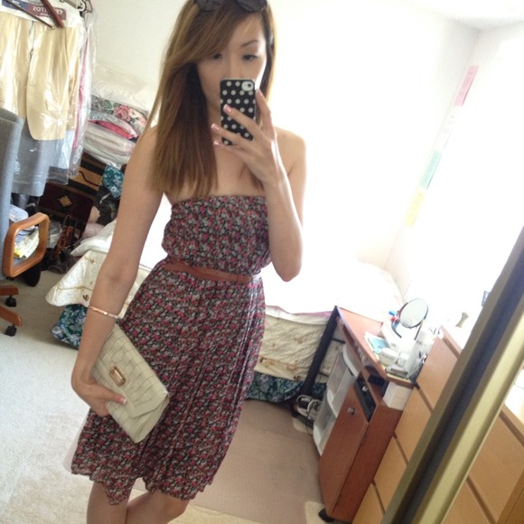 🔴SOLD🔴Strapless Floral Dress - Picture 4 of 4