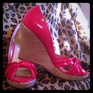 💋💋💋Red patten leather peep toe wedges💋💋💋