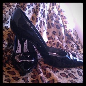 🌟🌟🌟BCBG black heels🌟🌟🌟
