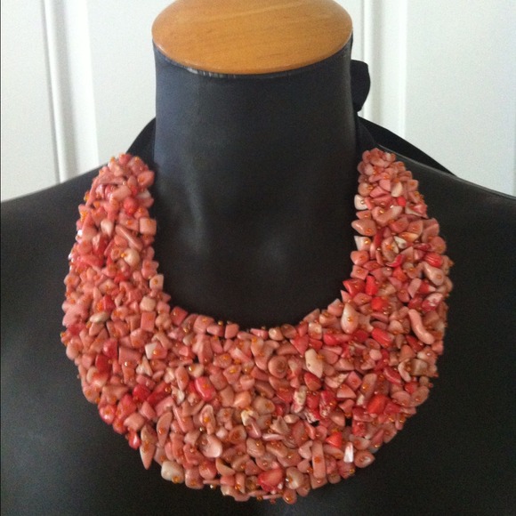 Awesome orange coral bib necklace 💌very elegant!