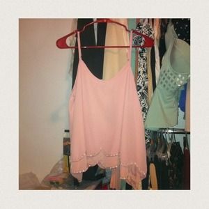 💢SOLD💢New light pink scalloped beaded tank