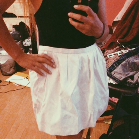 White Plum Poofy Skirt - Picture 3 of 4