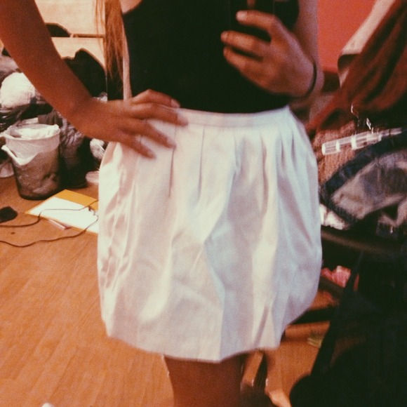 White Plum Poofy Skirt - Picture 4 of 4