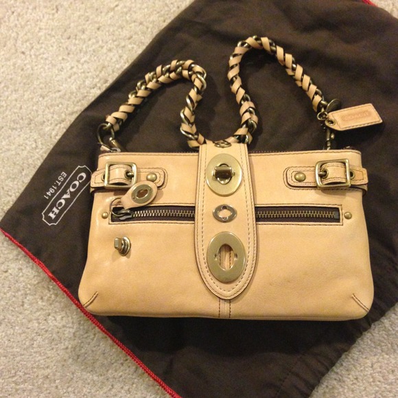 🚫SOLD🚫Coach Vachetta Legacy Bridgit Clutch