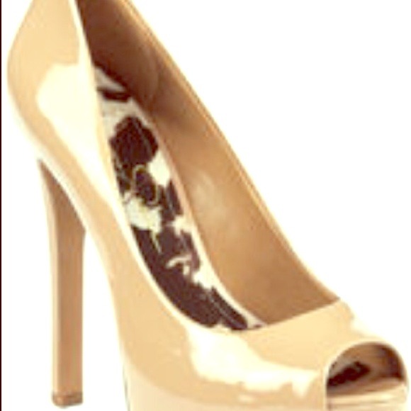 Jessica Simpson Taupe Nude heels