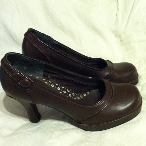 REDUCED!! Size 6 Brown heels