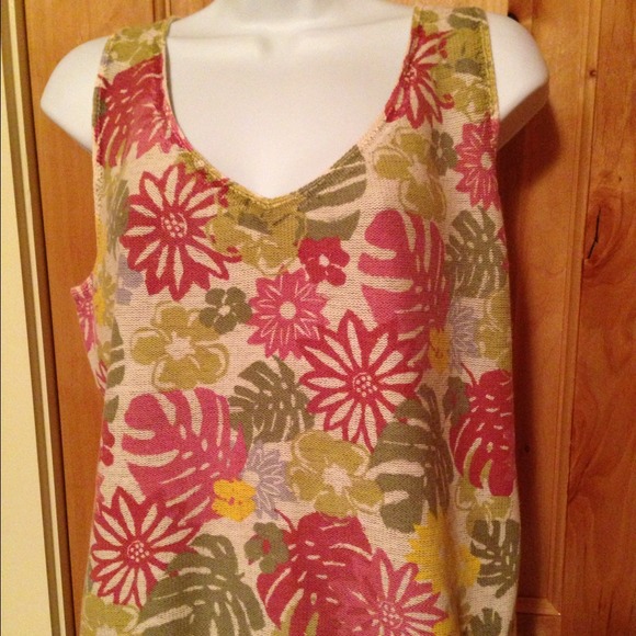 SOLD In bundle. Sigred Olson sleeveless top