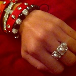 Trendy pearl and crystal ring