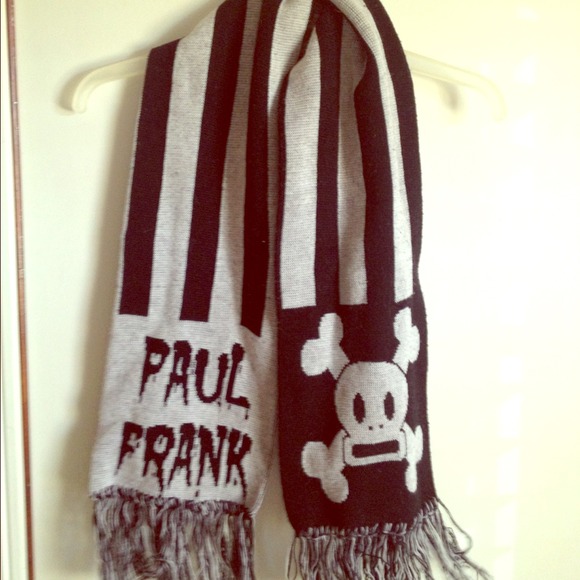 🔴SOLD🔴Paul Frank scarf