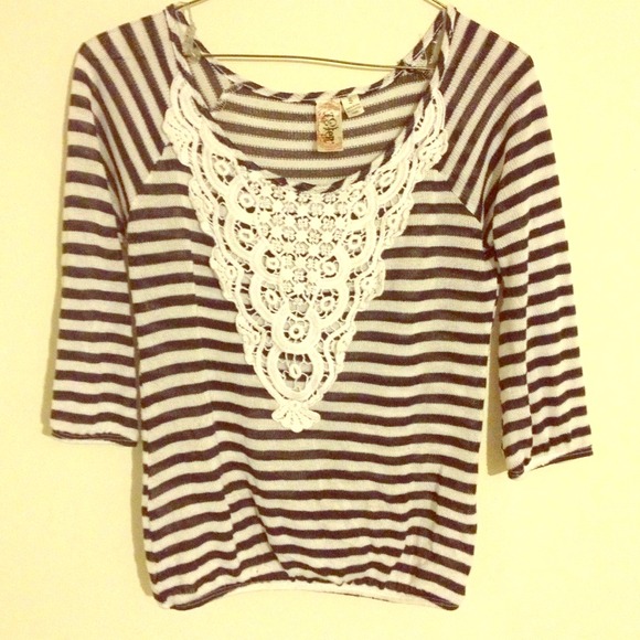 Half sleeves stripe top