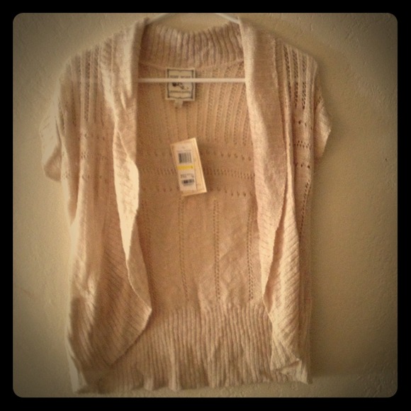 TRADED Light Summer Sweater/Black Tank/Belt