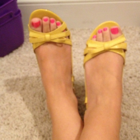Yellow heels (wedges)