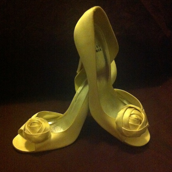 Stuart Weitzman White Satin Peep Toe dyeable pumps - Picture 2 of 4