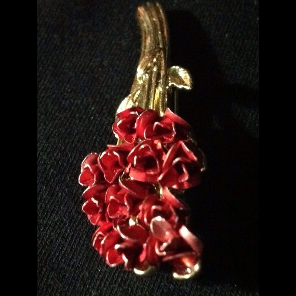 Bouquet of Roses Pin - Picture 2 of 4