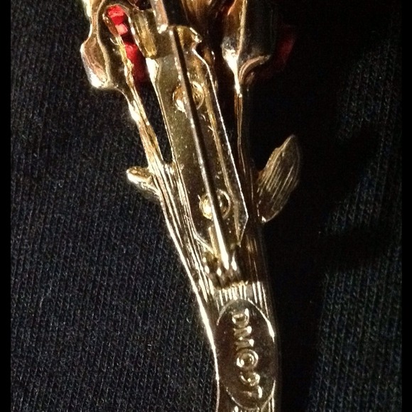 Bouquet of Roses Pin - Picture 3 of 4