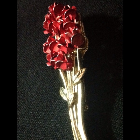 Bouquet of Roses Pin - Picture 4 of 4